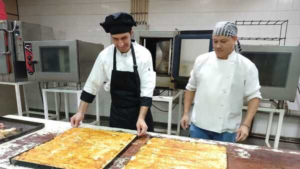 Cena navideña en Clínicas: 600 platos para pacientes y funcionarios