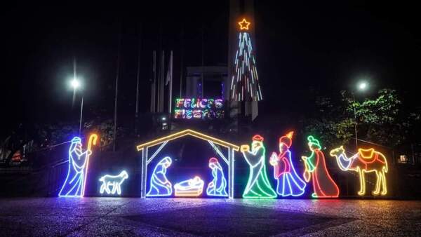 Encarnación brilla con espíritu navideño: Iluminan principales espacios y sitios turísticos