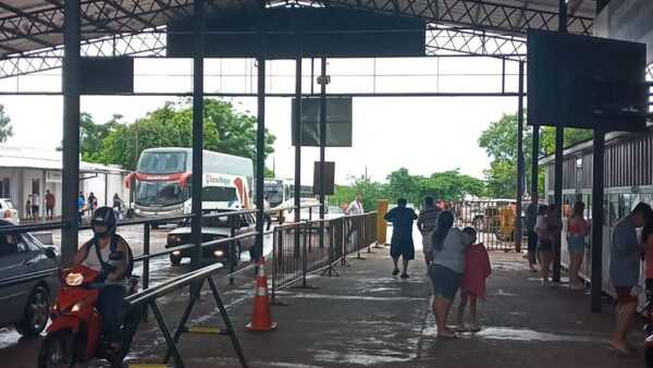 Puente Encarnación-Posadas: Masivo ingreso de turistas y compatriotas por Navidad