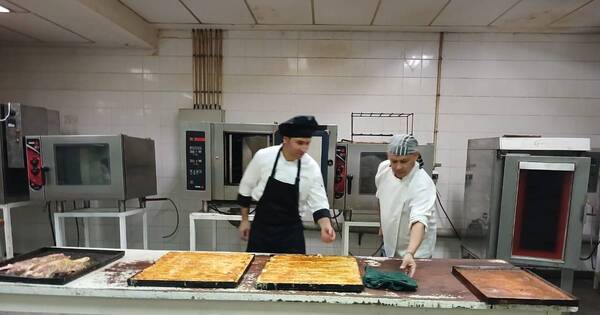 La Nación / Hospital de Clínicas prepara 600 platos para la cena especial de Navidad