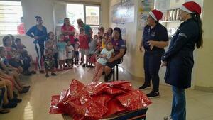 Profesionales de la Salud de la USF Ko’e Rory representan la Navidad con generosidad