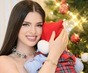 Nadia Ferreira y su mensaje por Navidad con su bebé en brazos