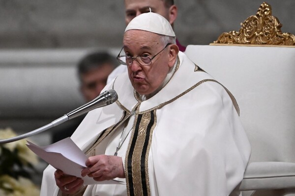 Diario HOY | "Nuestro corazón esta noche está en Belén", afirma el papa en misa de Nochebuena