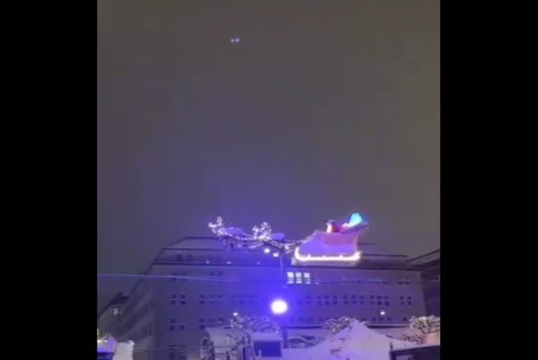 (VIDEO). Así fue el paso de Papa Noel por el mercadillo navideño de Hamburgo en Alemania