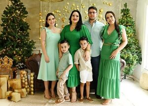 Que encuentres la gracia de Dios en cada sonrisa. ¡Te deseamos una muy feliz Navidad!