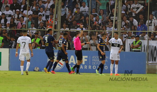 Versus / ¿Cuál es el equipo con más expulsiones en el año?