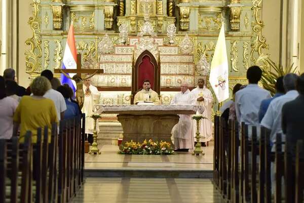 Misa de Navidad: Iglesia criticó nepotismo y juzgó a políticos que “se aferran a la oscuridad”  - Nacionales - ABC Color