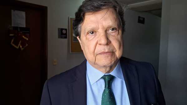 Euclides afirma que carrera de Derecho ya no existía cuando asumió como rector