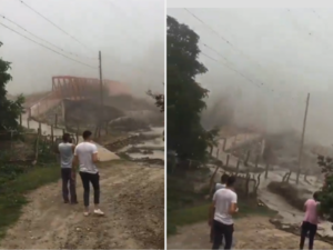 (VIDEO). Impresionante como el agua “asha” se lleva un puente