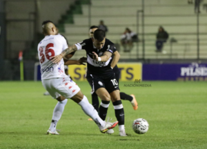 Versus / ¿Quiénes son los futbolistas que más veces cayeron en posición adelantada en el 2023?
