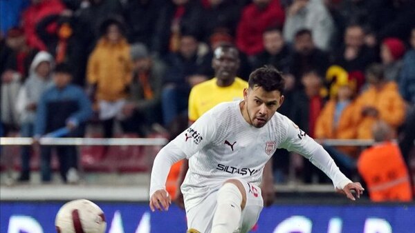 El Pendikspor de Óscar Romero no ve la luz en Turquía