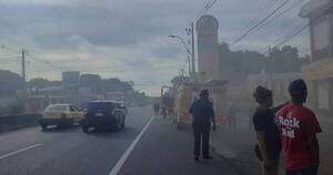 La Nación / Capiatá: bomberos intervinieron en incendio de una conocida fábrica de pollos