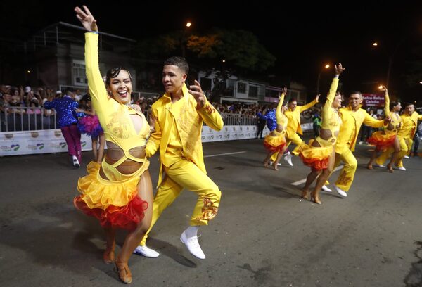 El sabor y la agilidad de 1.500 bailarines prenden la rumba de la Feria de Cali - MarketData