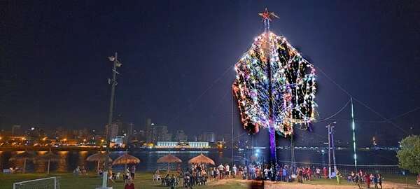 Encendido de luces del “Árbol del Río” en el Club Mbiguá - Sociales - ABC Color