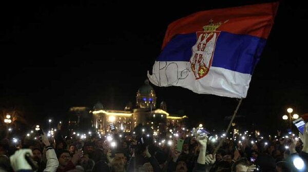 Nuevas protestas denuncian fraudes electorales en Serbia