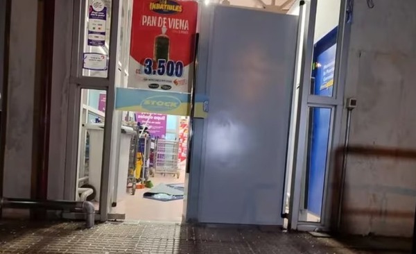 Diario HOY | En Navidad, intentaron robar el cajero automático de un súper