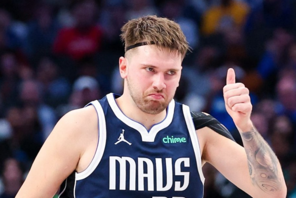 Versus / Doncic se da un festín navideño de 50 puntos