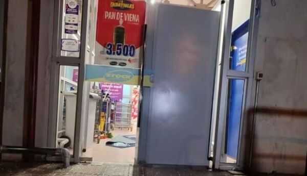 En Navidad, intentaron robar el cajero automático de un súper