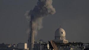 Casas, hospitales y campos de refugiados sufren ataques en Gaza, según fuentes palestinas