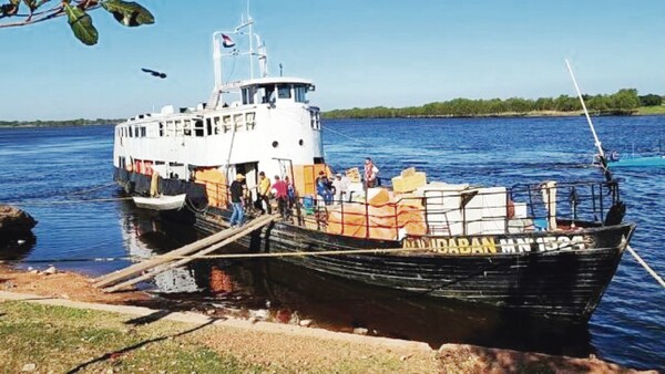 Hoy será la última navegación del Aquidabán, el mercado flotante