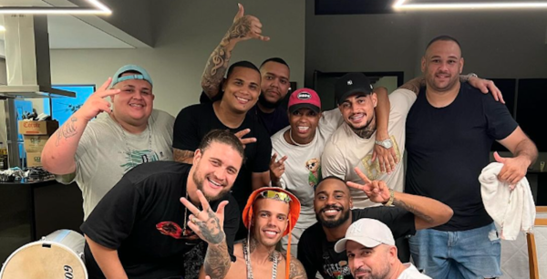Versus / ¿Lo tenían? Jean Fernandes sorprende con sus dotes de cantante