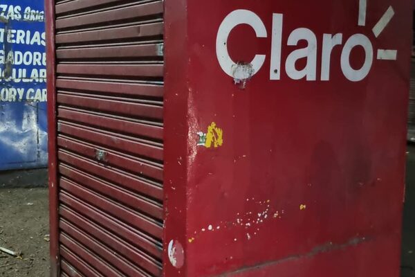 Roban herramientas y celulares de casilla