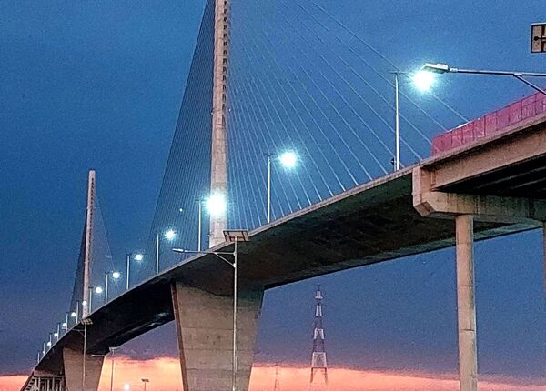 Paneles solares iluminan nuevo puente Héroes del Chaco - .::Agencia IP::.