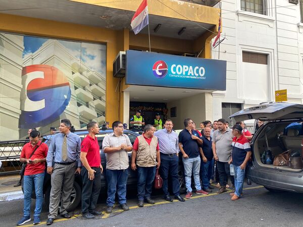 Trabajadores de Copaco exigen cobrar sus salarios y aguinaldo con manifestación · Radio Monumental 1080 AM