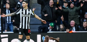Versus / Con Almirón en cancha, Newcastle sufre una de sus peores derrotas el día después de Navidad