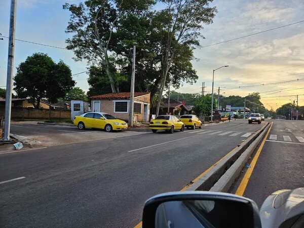 Costanera Sur: Municipalidad de Asunción verifica parada de taxis en contramano - Nacionales - ABC Color