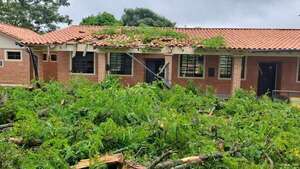 Unas 17 instituciones educativas están en situación de derrumbe en distritos de Paraguarí - Nacionales - ABC Color