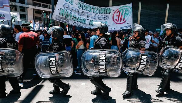 Congreso argentino trata leyes complementarias a vasta reforma de Milei