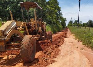 COMUNIDADES RECUPERAN LA TRANSITABILIDAD DE SUS CAMINOS EN ITAPÚA - Itapúa Noticias