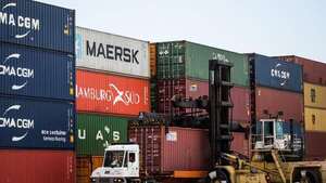 Gobierno argentino cambia el sistema de importaciones para eliminar "vueltas burocr谩ticas" - Revista PLUS