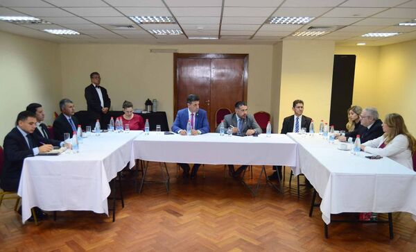 Ministro Ríos se reunió con profesionales agremiados a la UNABIP