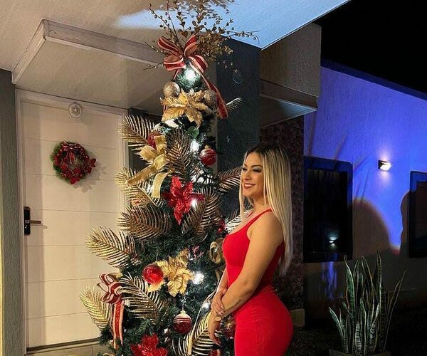 (GALERIA). La emperatriz Fátima Román y su saludo navideño en compañía de sus amores