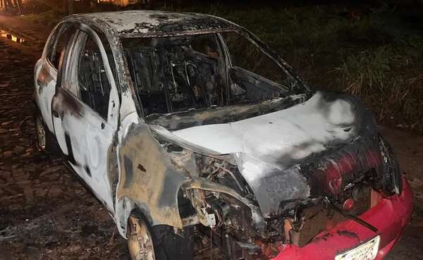 Pareja paraguaya está grave tras incendiarse automóvil con combustible de contrabando - ABC en el Este - ABC Color