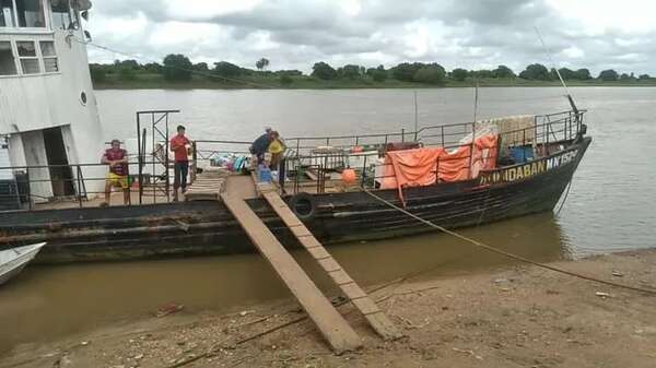 Último viaje del emblemático barco “Aquidabán”, el mercado flotante - Nacionales - ABC Color