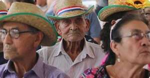 Excombatientes y adultos mayores recibirán aumento en pensiones y subsidios desde enero - Economía - ABC Color