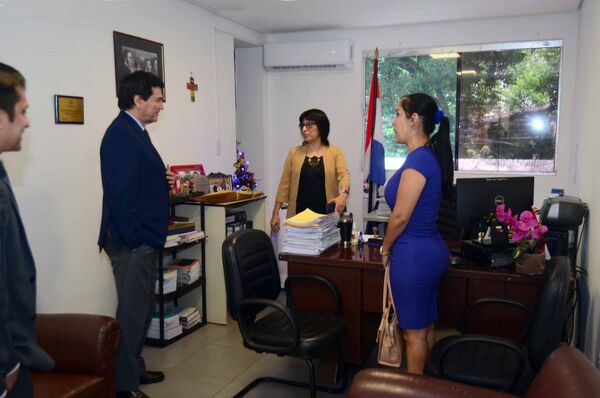 Ministro Santander Dans recorrió Juzgado de Paz de San Roque