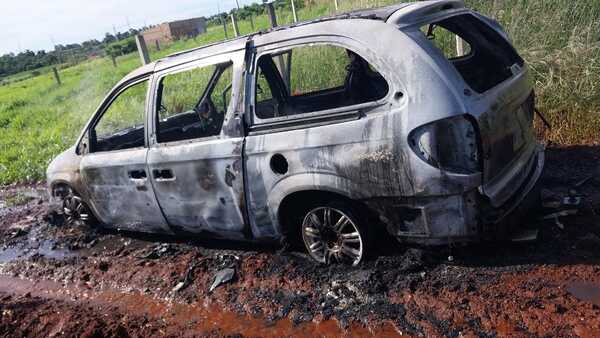 Diario HOY | Roban a orientales en Minga Guazú y luego queman el vehículo en el que iban