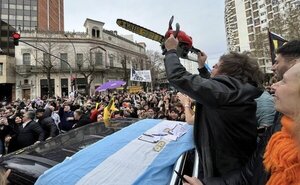 La motosierra de Milei alcanza los 7 mil empleos públicos