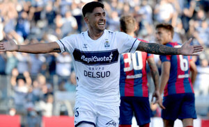Versus / Cerro busca reforzar su ataque con el experimentado Cristian Tarragona