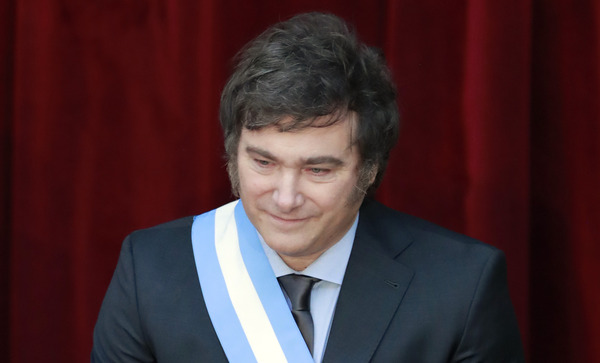El Gobierno de Milei se enfrenta a una cascada de demandas por su decreto económico - MarketData