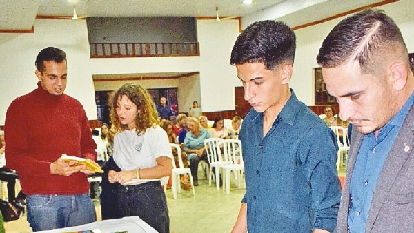 Escritor guaireño revuelve el pasado de su terruño y los dramas del presente