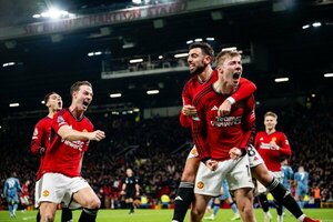 Versus / Manchester United remonta de manera épica ante el Aston Villa y se ilusiona