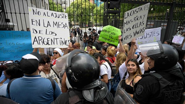 El Gobierno de Milei se enfrenta a una cascada de demandas por su decreto económico
