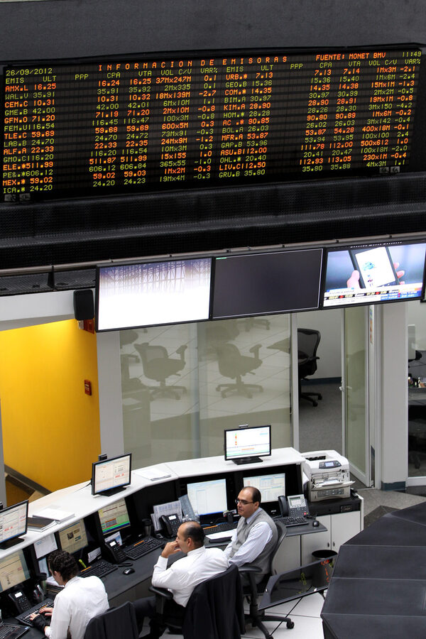 Bolsa mexicana sube 0,75% y logra nuevo máximo histórico al ubicarse en 57.745,79 unidades - MarketData
