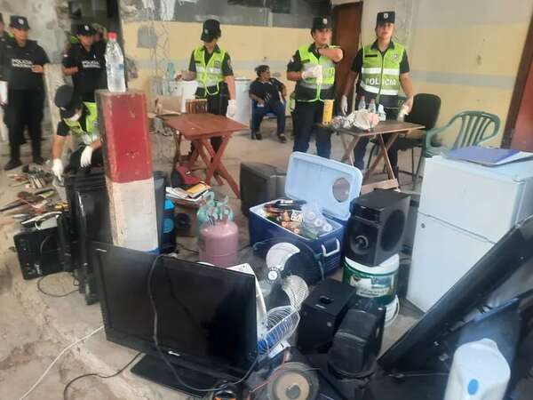 Nueva requisa en cárcel de Tacumbú y un visitante detenido con orden captura - Policiales - ABC Color