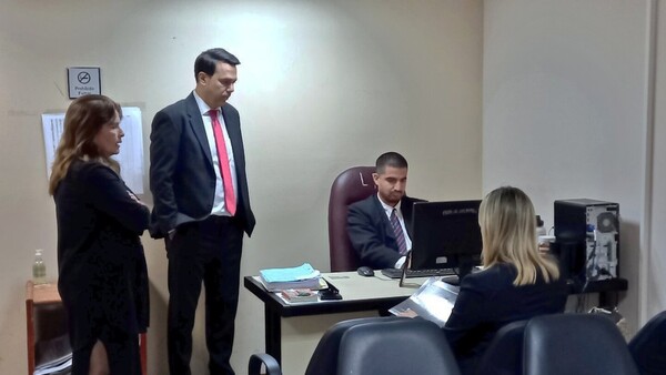 Fiscales acusan a abogada de RGD y piden juicio oral